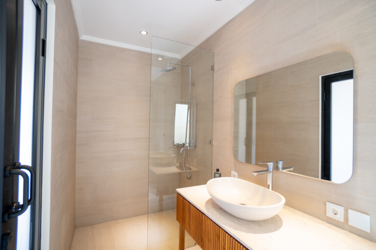 Moderne villa met 3 slaapkamers en privézwembad, Sanur, Bali (32)