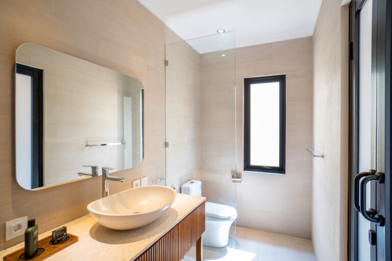 Moderne villa met 3 slaapkamers en privézwembad, Sanur, Bali (31)