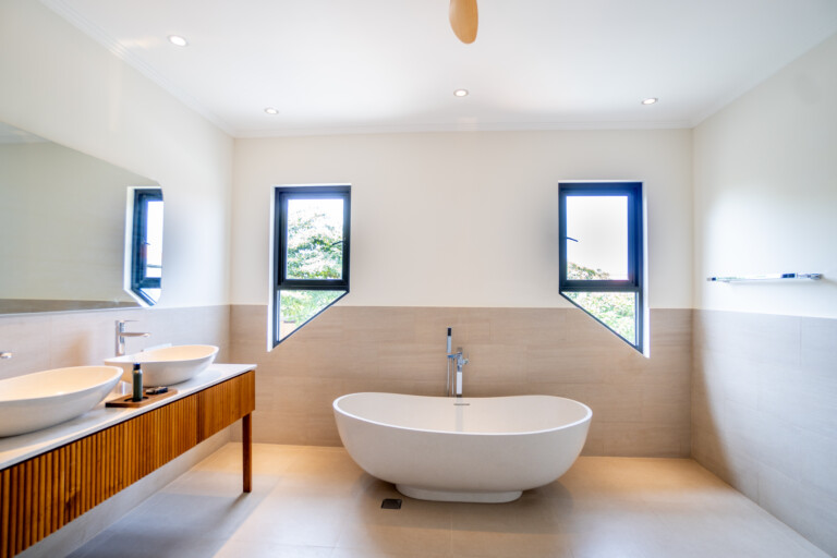 Moderne villa met 3 slaapkamers en privézwembad, Sanur, Bali (24)