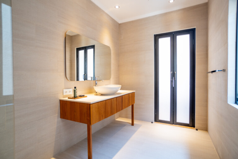 Moderne villa met 3 slaapkamers en privézwembad, Sanur, Bali (14)